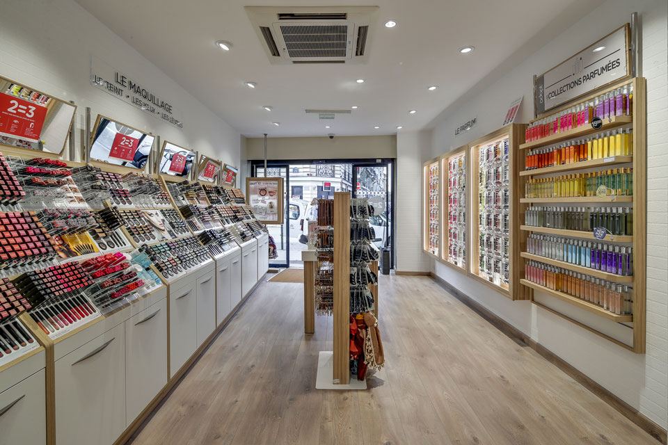 Mur de maquillage de la boutique Adopt