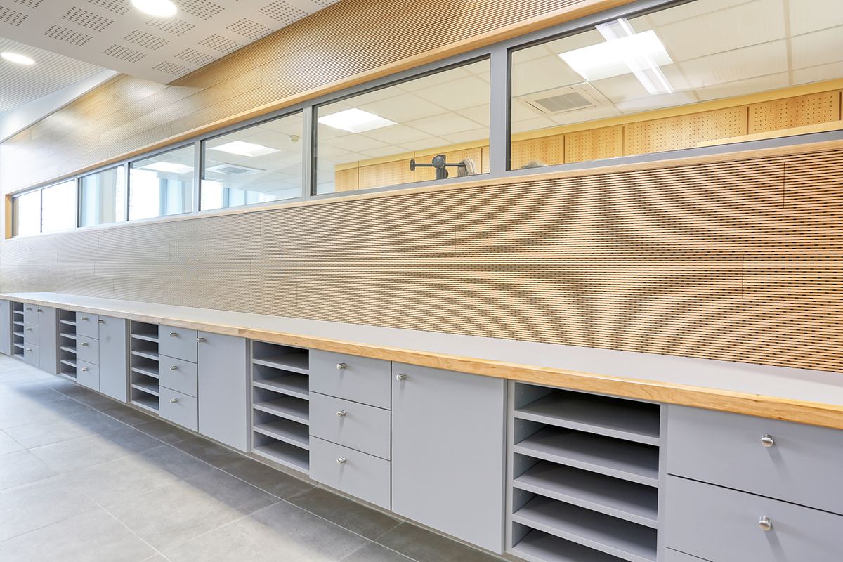 Menuiserie bois sur mesure, accueil SIEC Arcueil