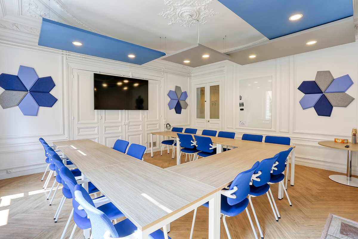 Aménagement d'une salle de réunion dans un immeuble Haussmannien