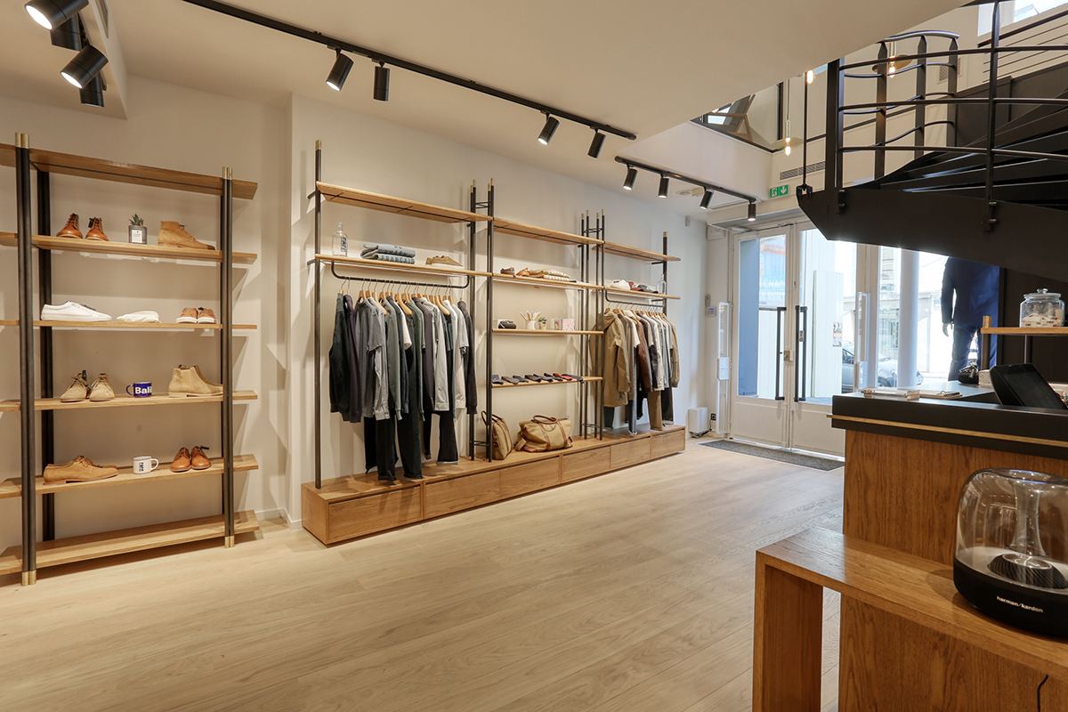 Entrée et présentoirs de la boutique Balibaris rue de Passy