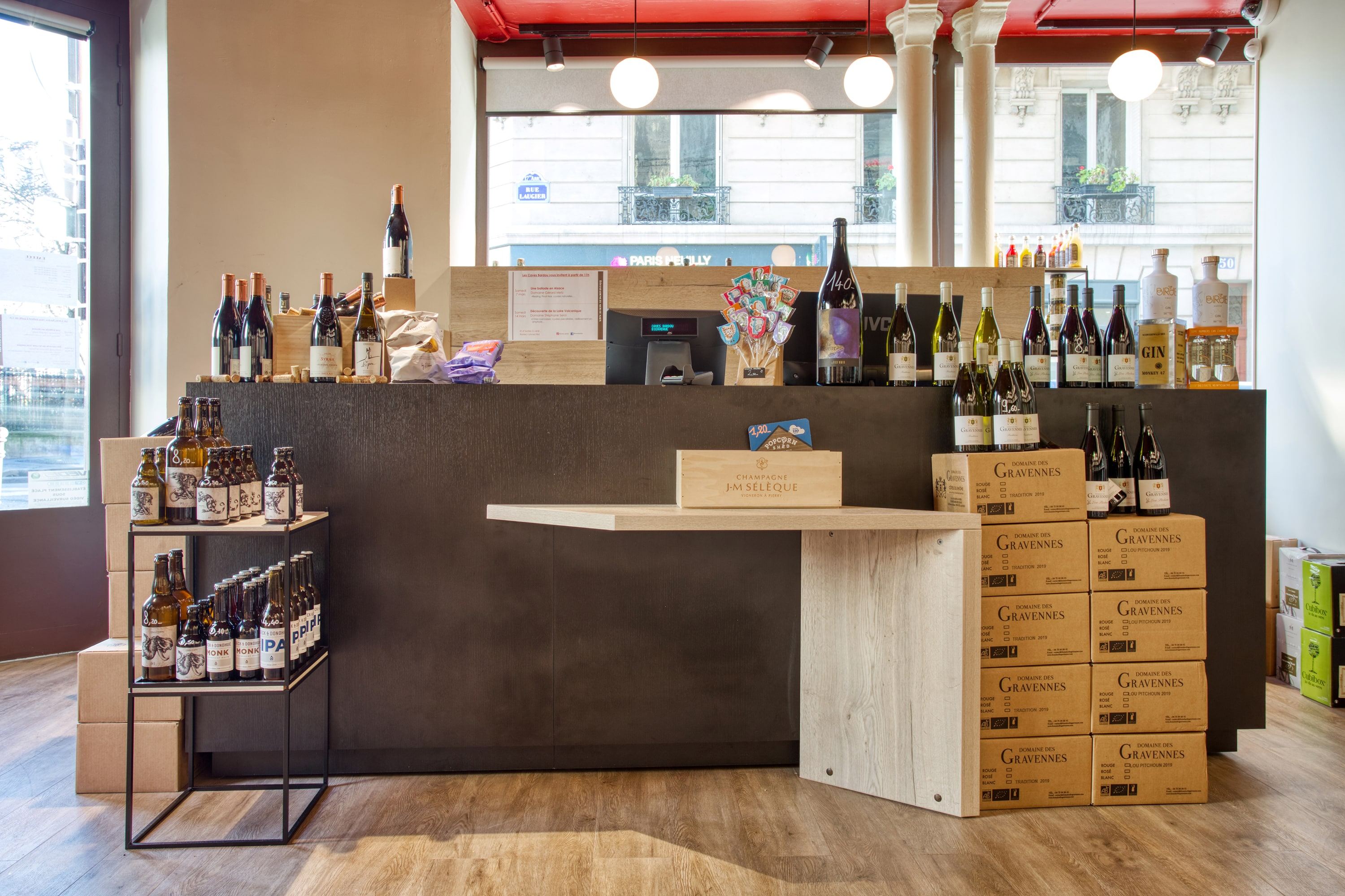 Rayonnages de la cave à vin Bardou