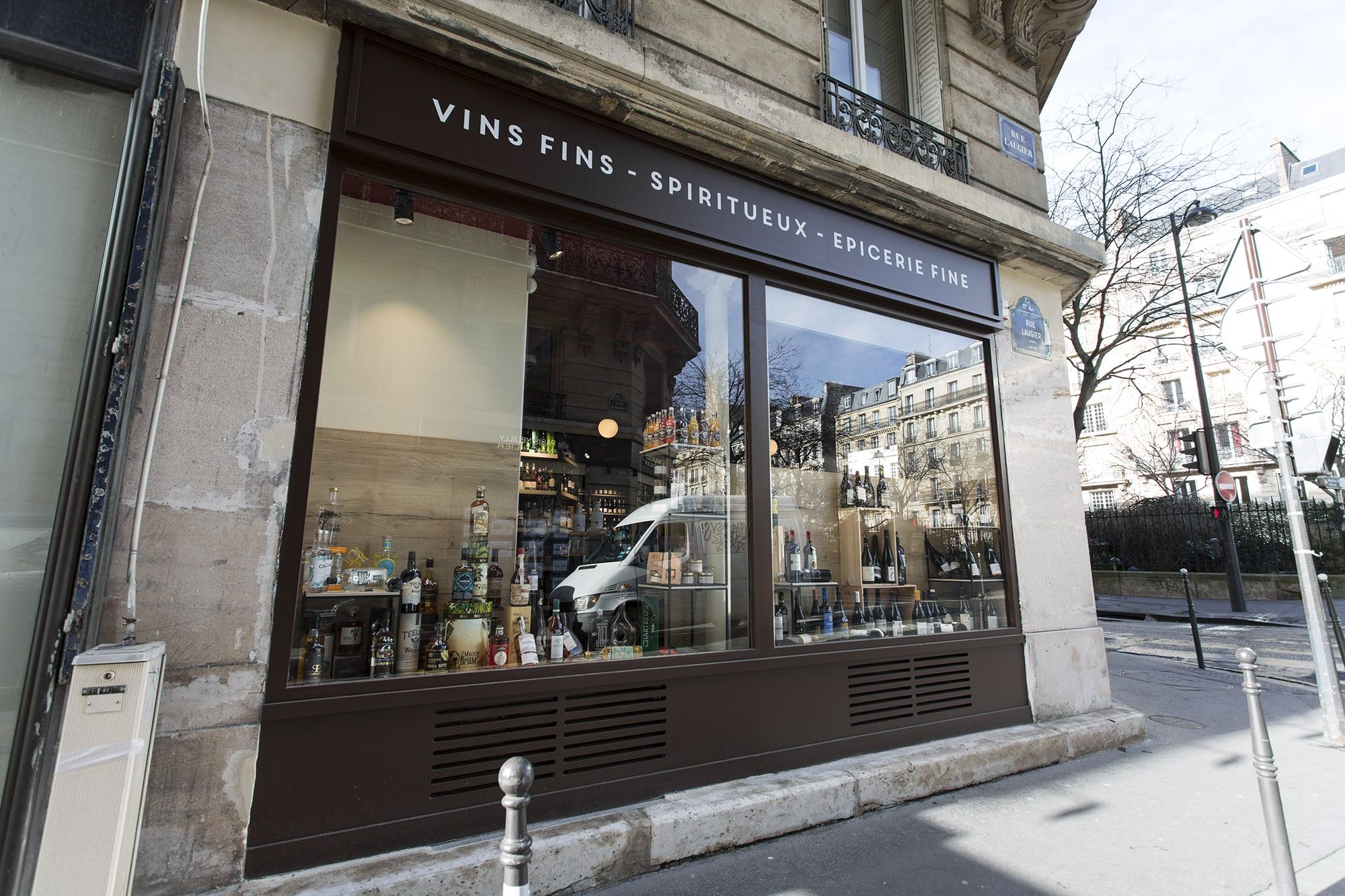 Comptoir de la cave à vin Bardou