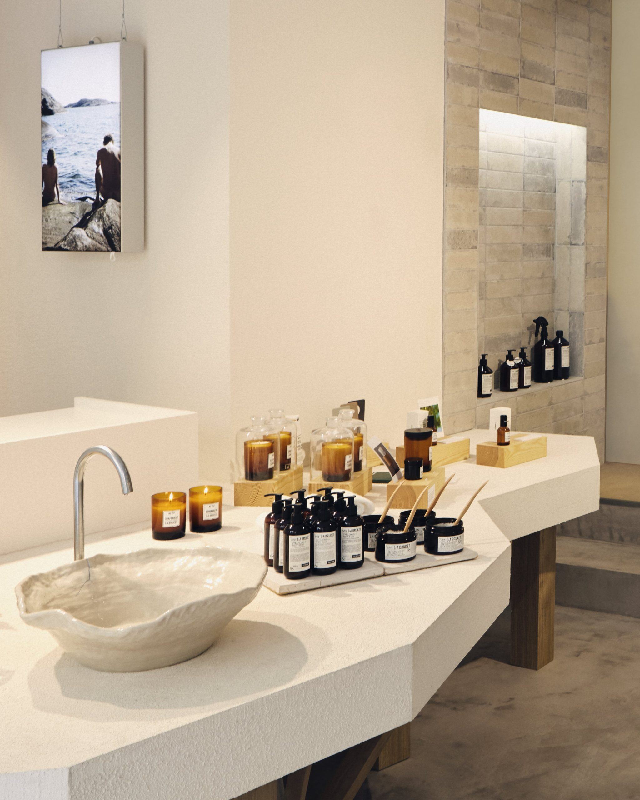 Boutique de cosmétique L:A Bruket à Paris agencée par Isospace