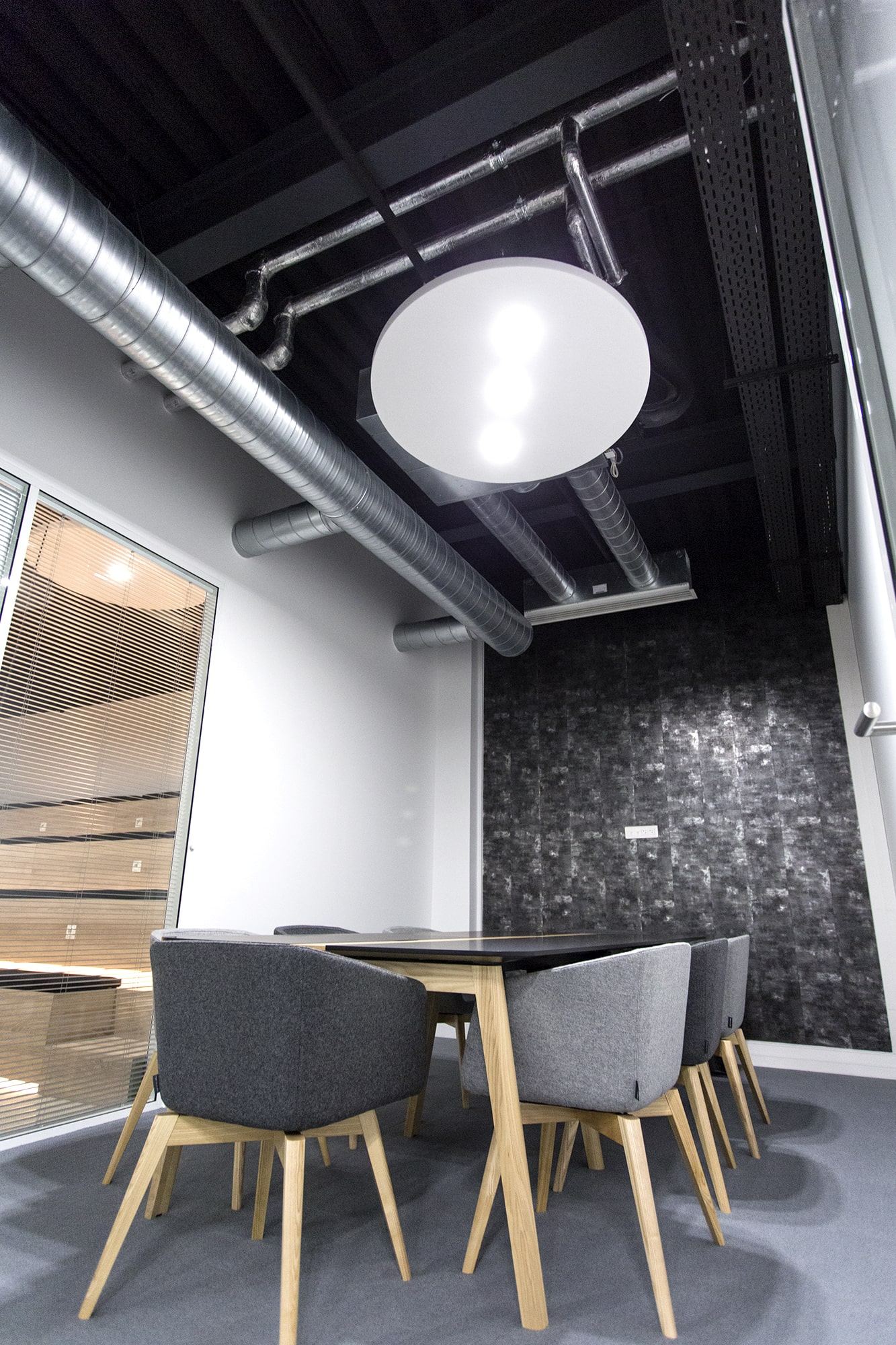 Salle de réunion de l'espace de coworking Veepee à Saint-Denis