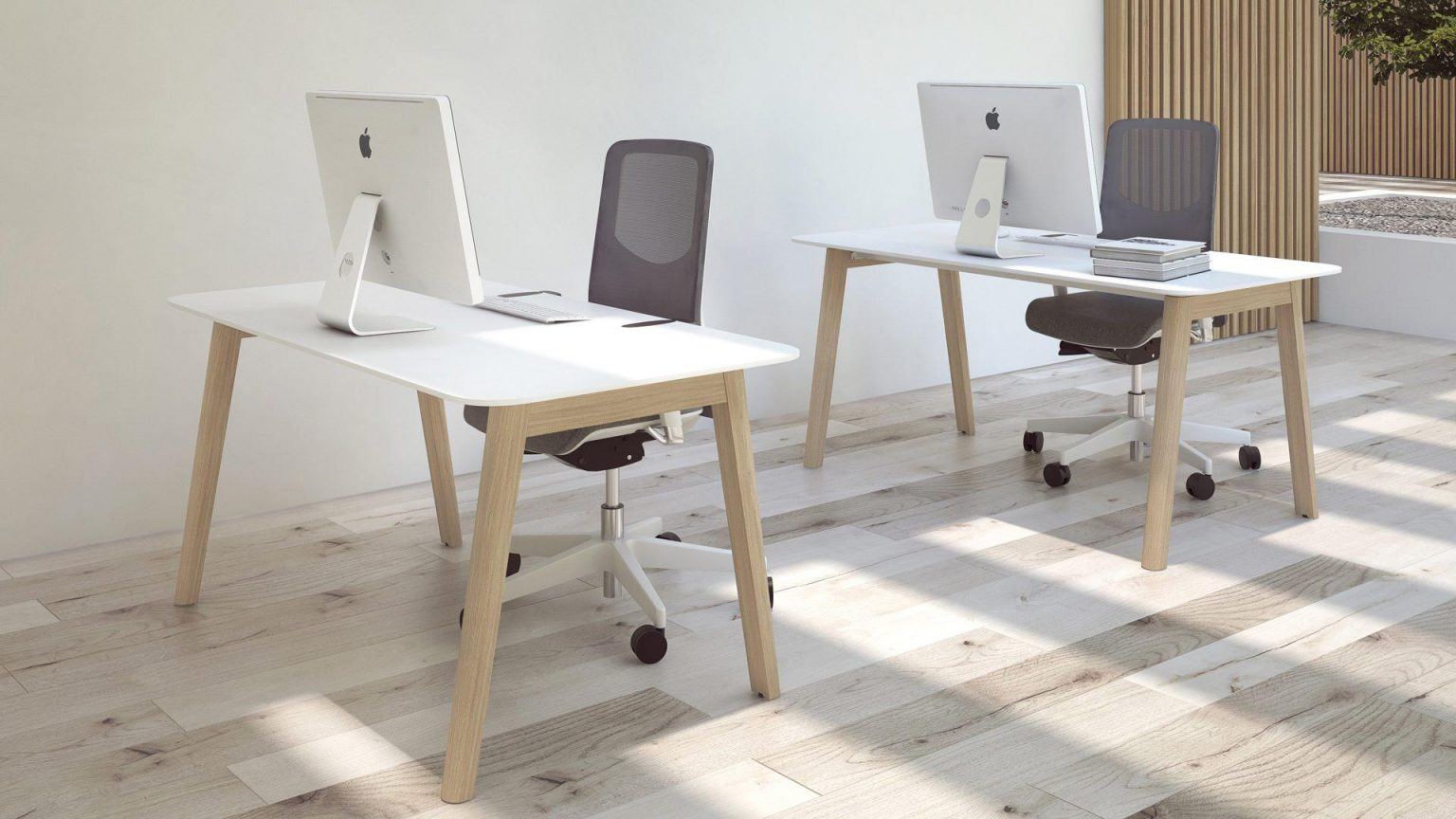 Bureaux individuels piètement bois alignés en open space