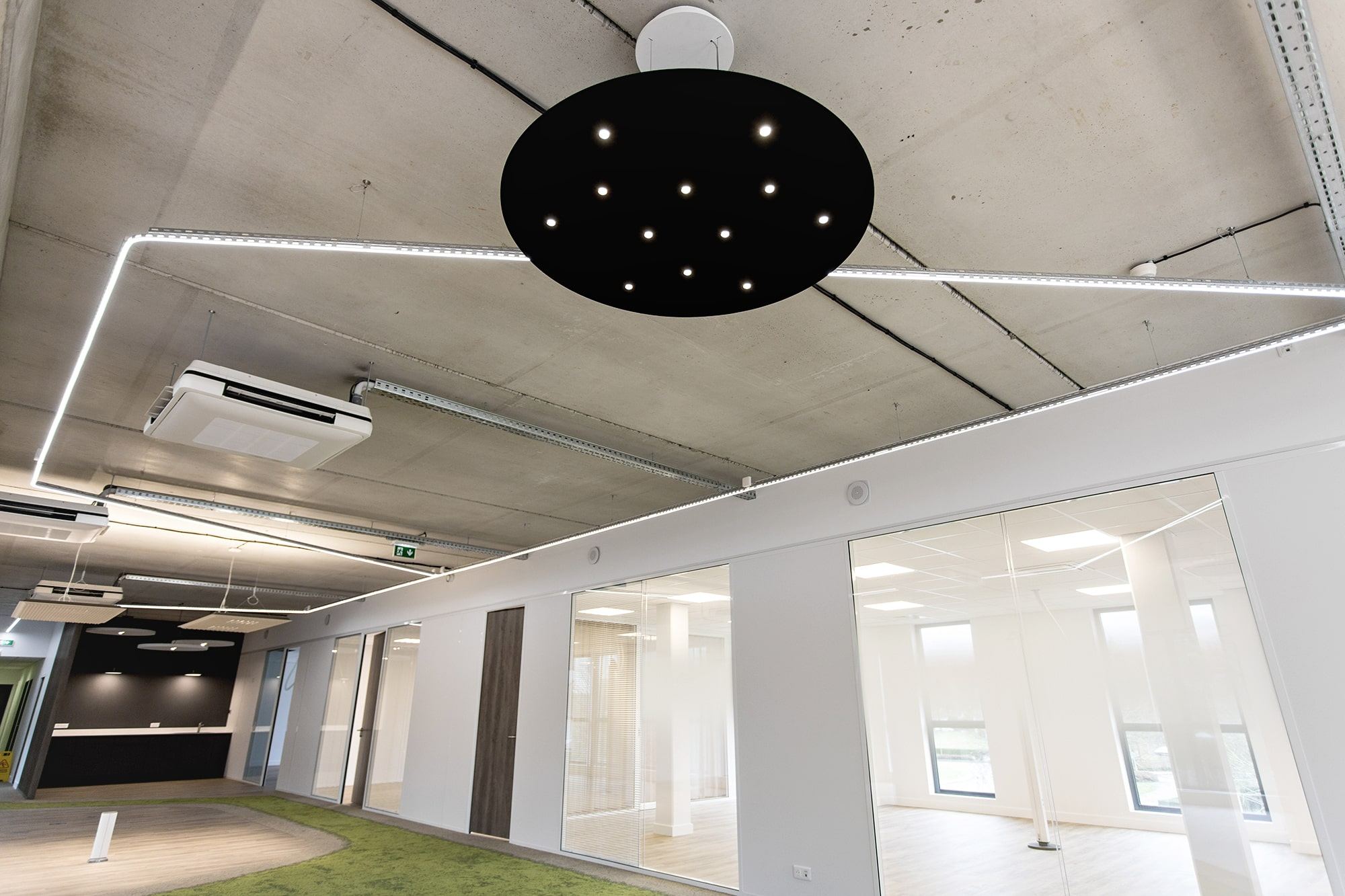 Open space industriel des bureaux Antemeta par Isospace