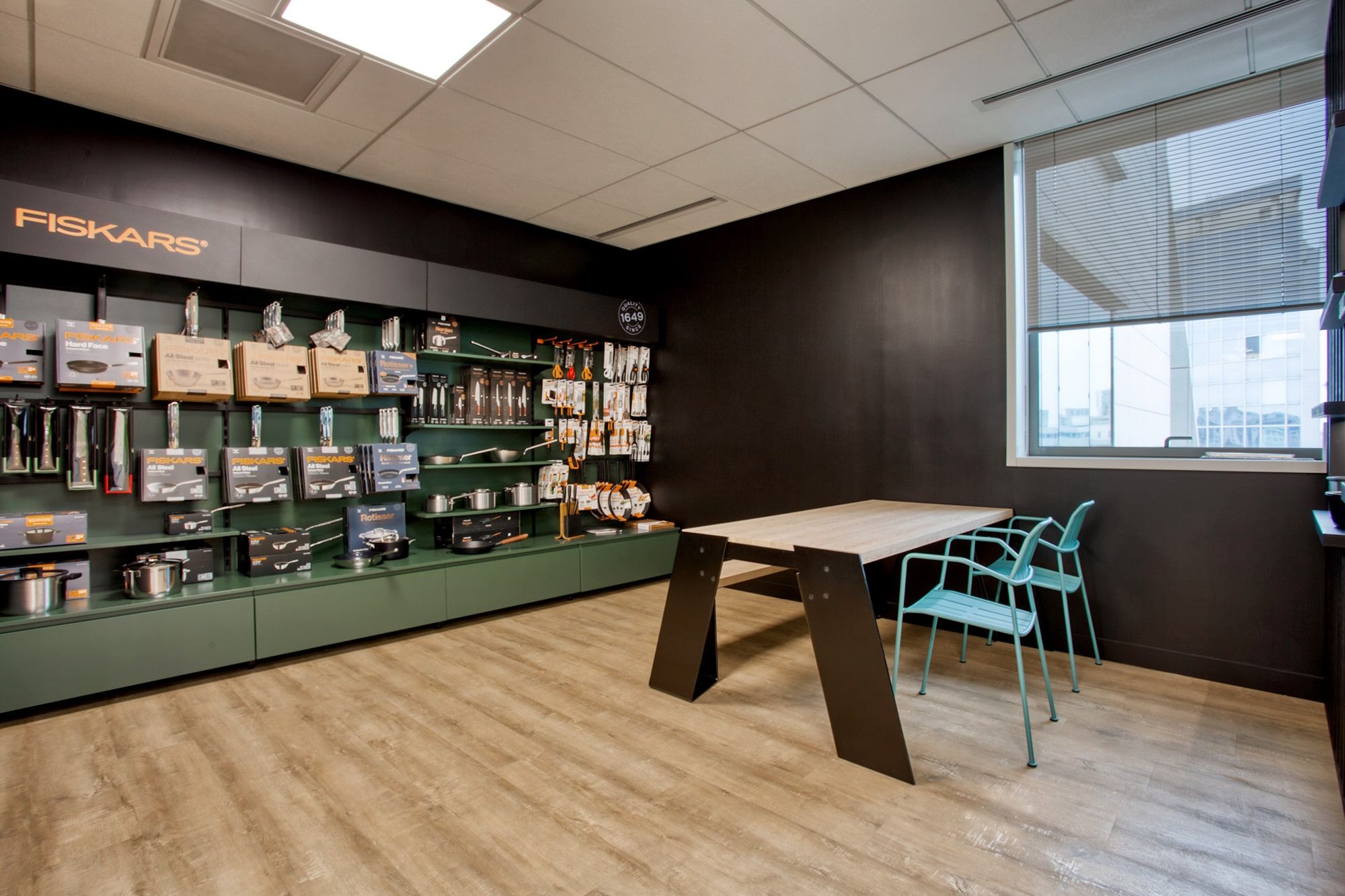 Showroom et bureaux du groupe Fiskars aménagés par Isospace