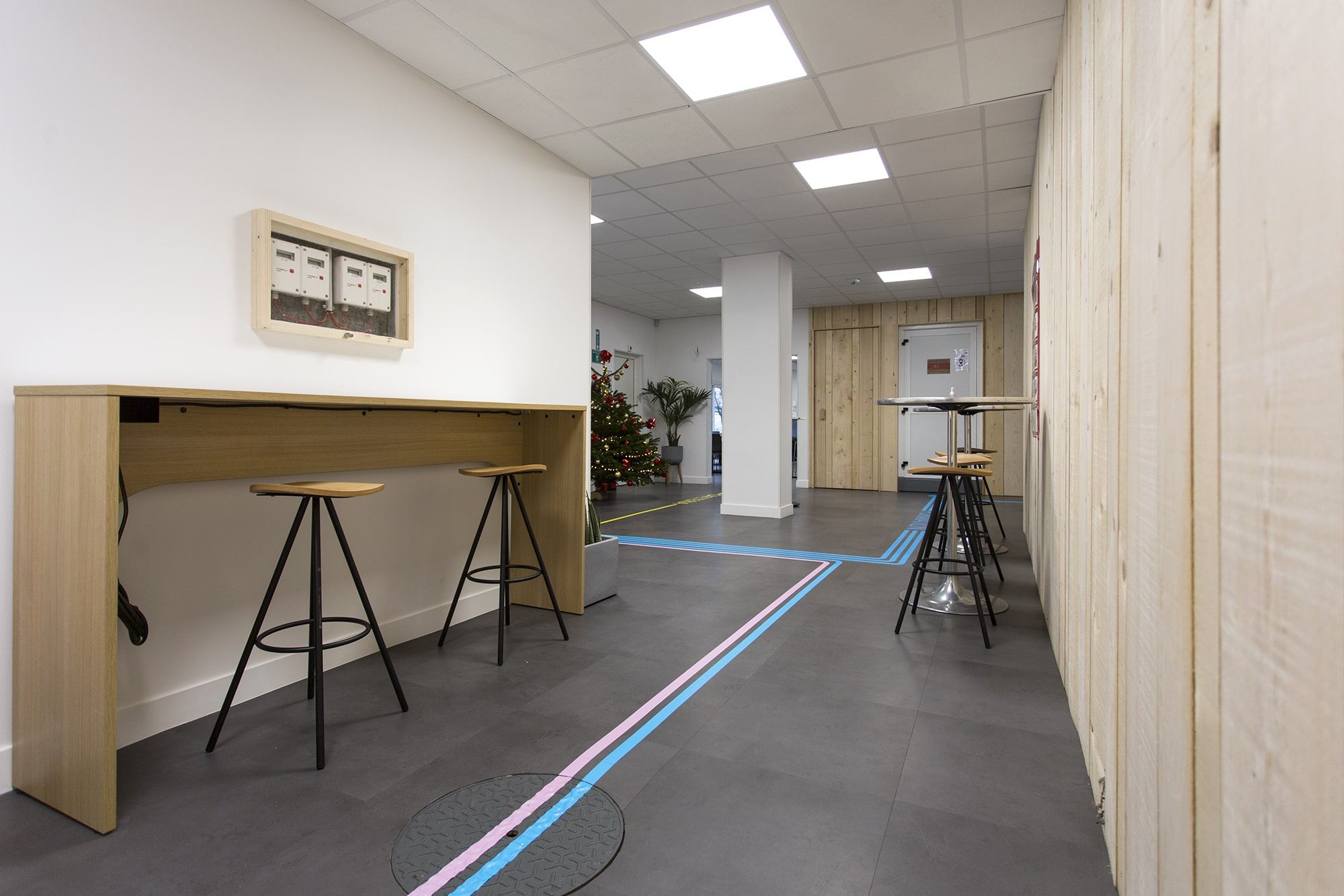 Espace mange-debout du centre de formation Free, Argenteuil