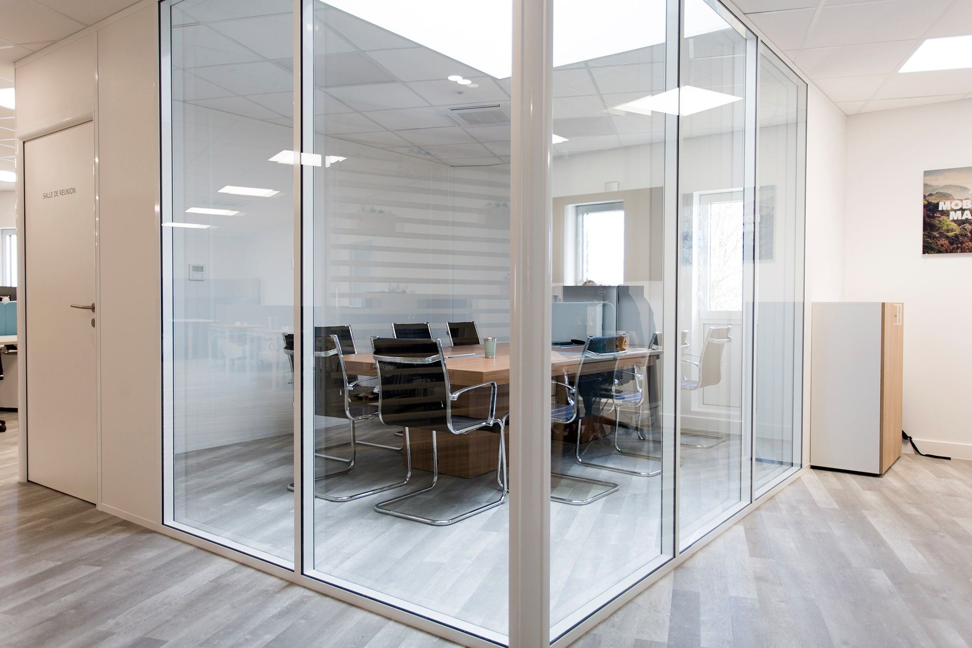 Espaces de travail des bureaux Dometic à Senlis