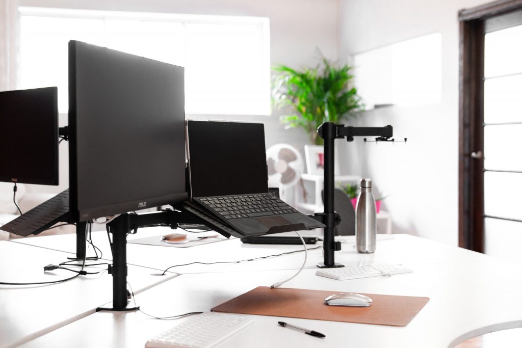 Comment Cacher les Câbles de Votre Bureau ? 5 Astuces