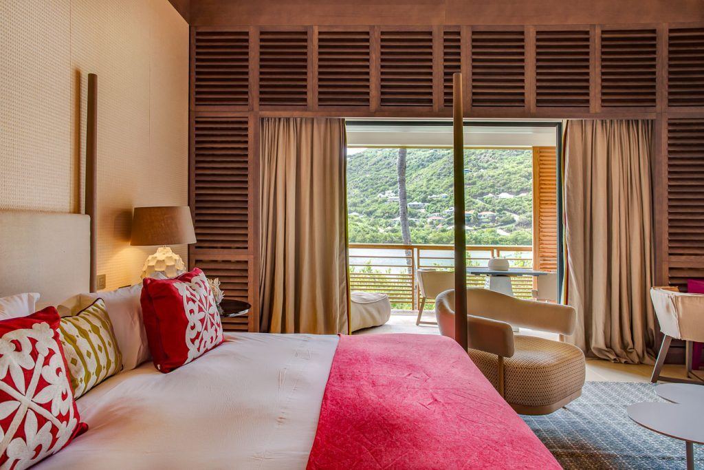 Espace spa de l'Hôtel Le Barthélémy aménagé par Isospace : matériaux nobles, lumière douce et volumes généreux
