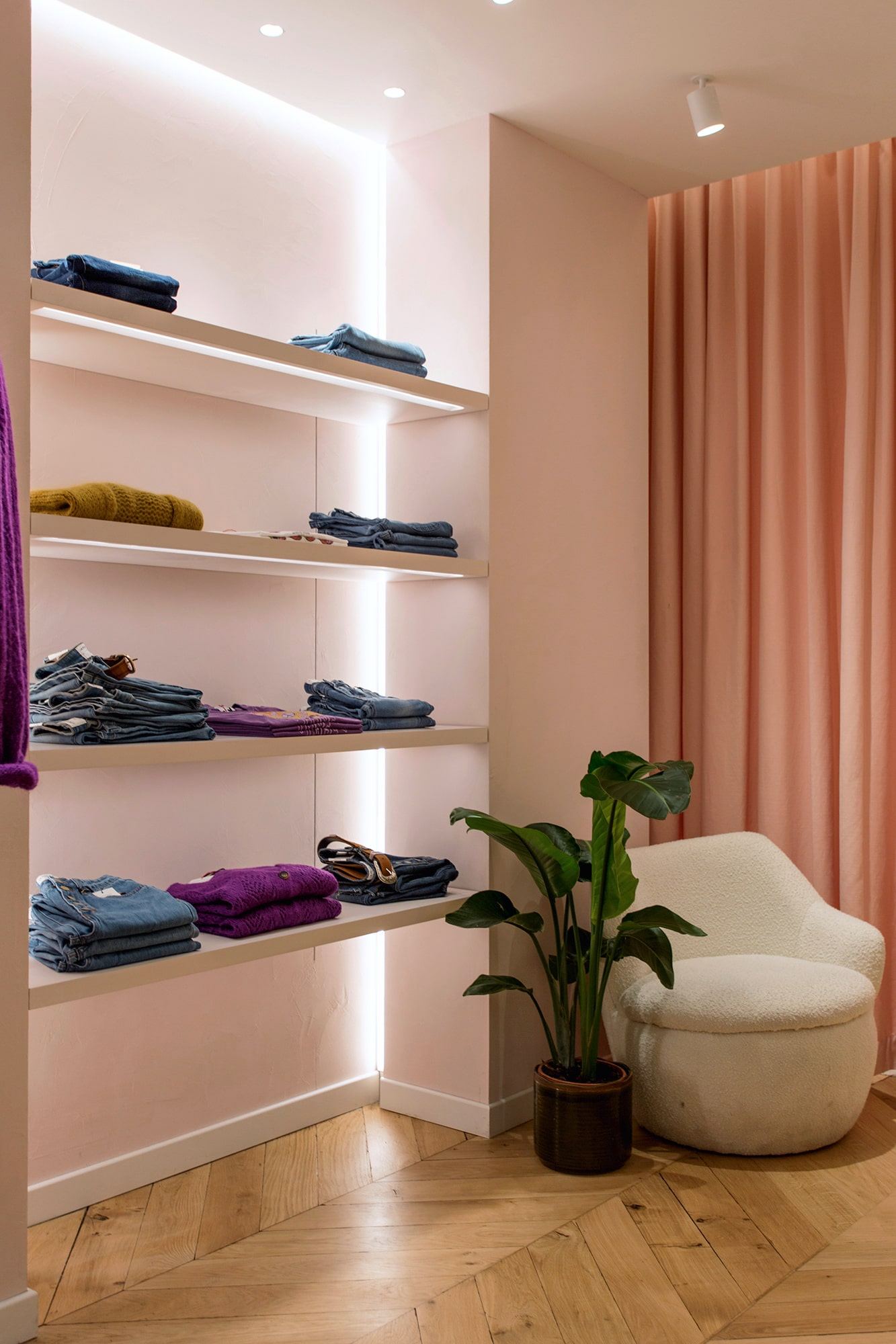 Présentation des vêtements, La Petite Étoile