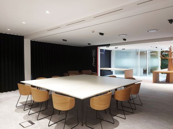 Showroom Bureaux free - Iliad