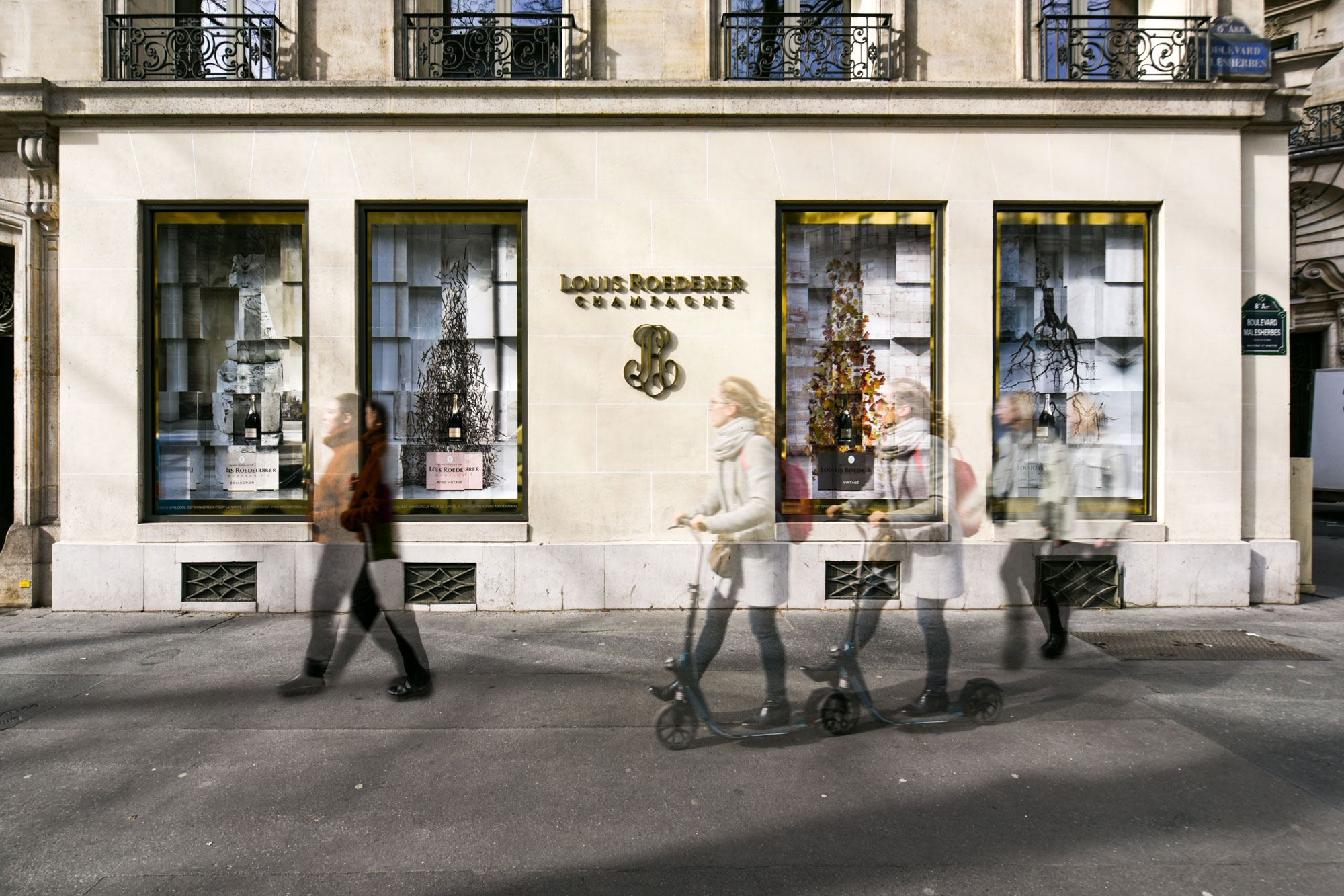 Façade des vitrines Louis Roederer boulevard Malesherbes