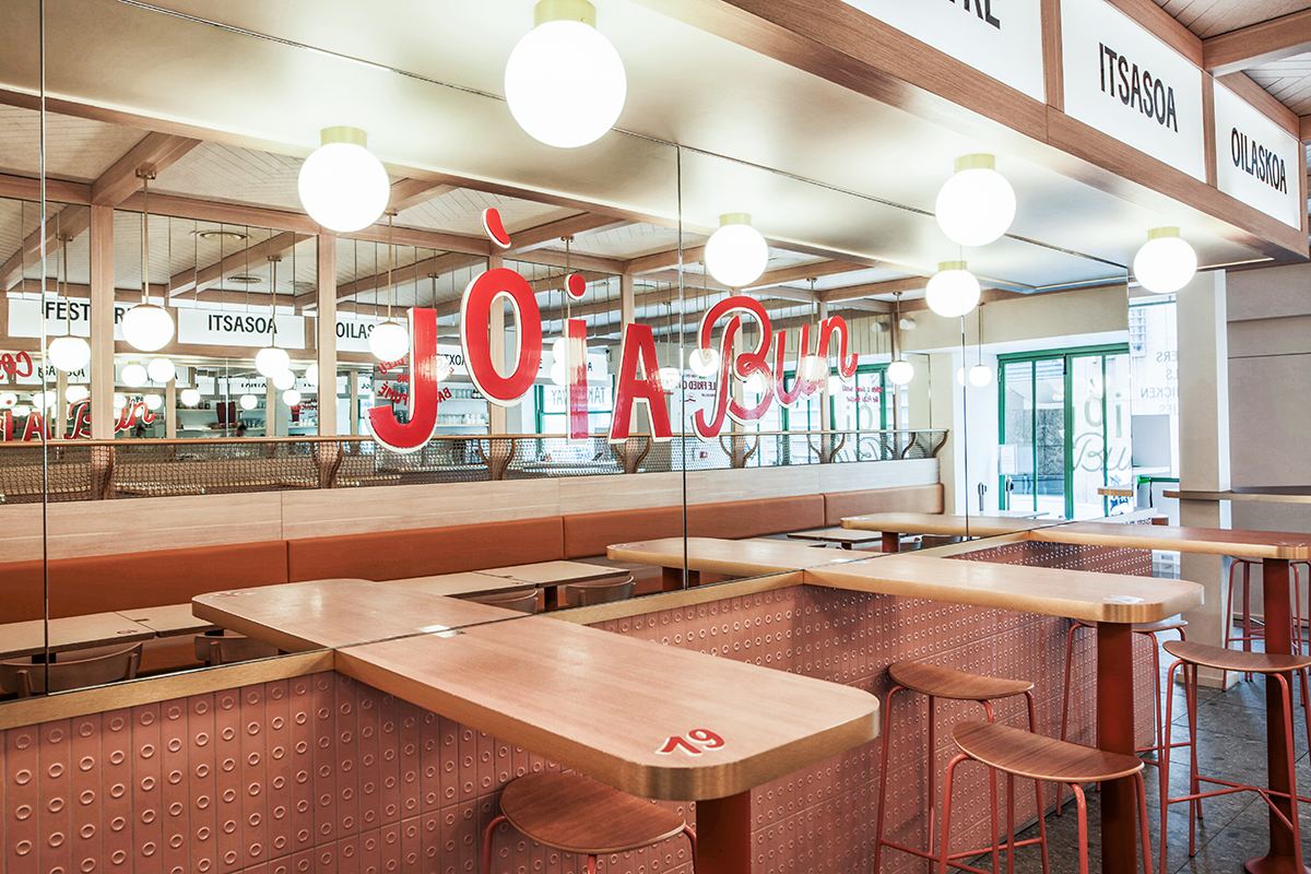 Restaurant Jòia Bun, ambiance vivante et chaleureuse
