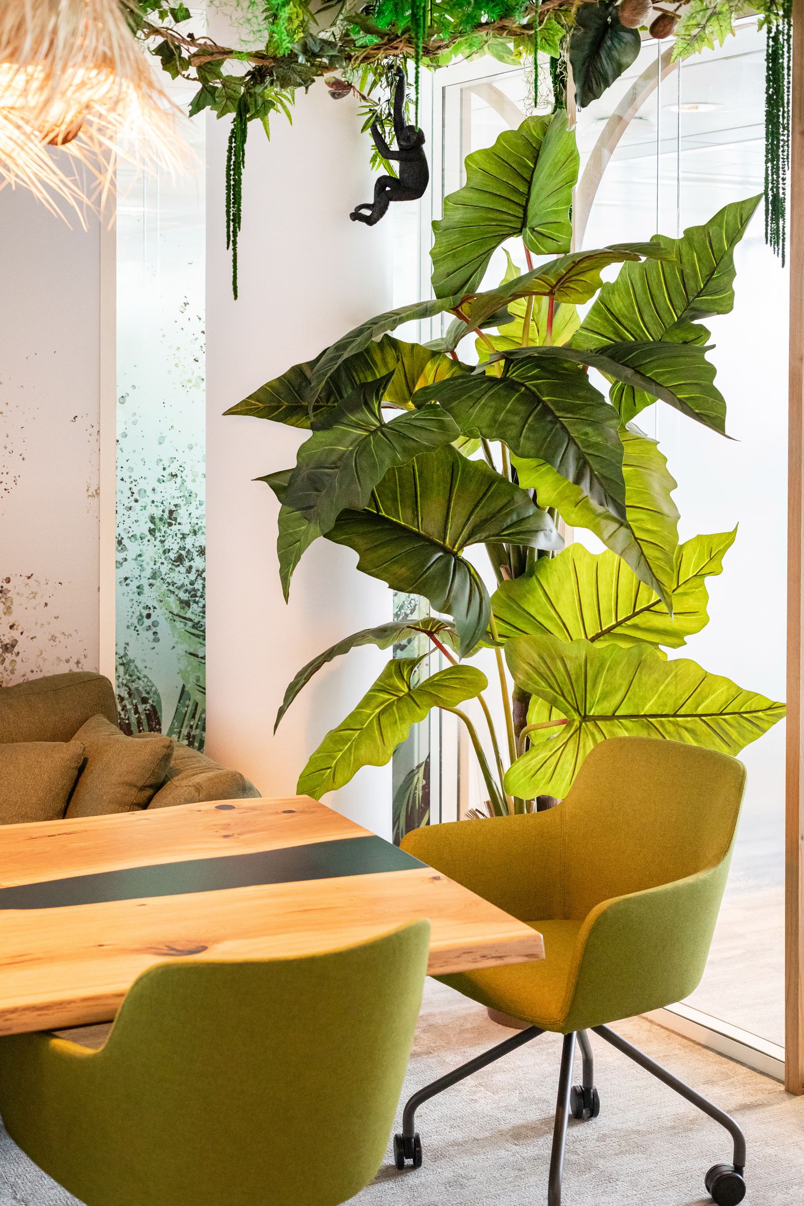 Coin végétal et fauteuil de la jungle room Free