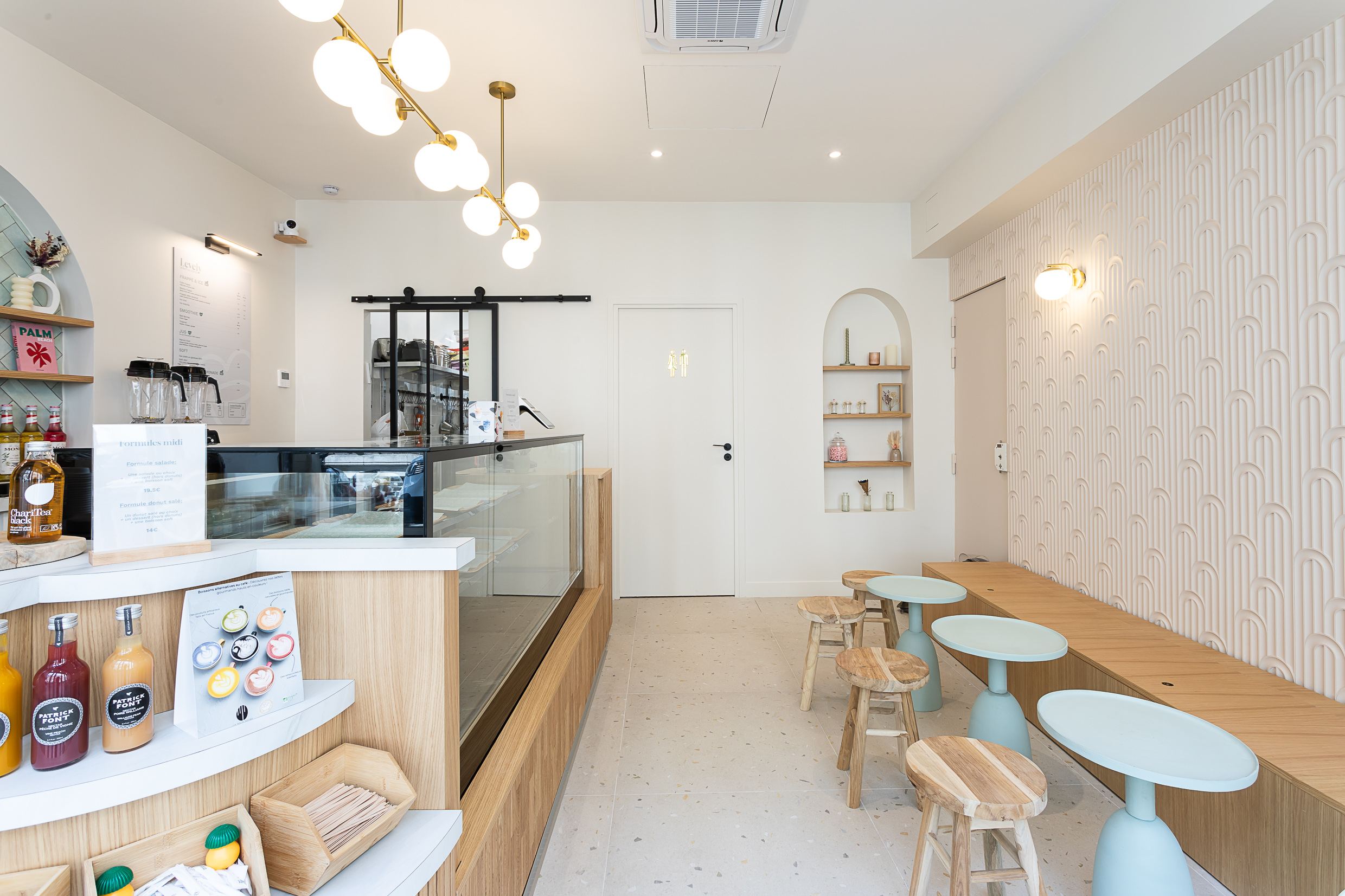 Comptoir du coffee shop Maison Levely par Isospace