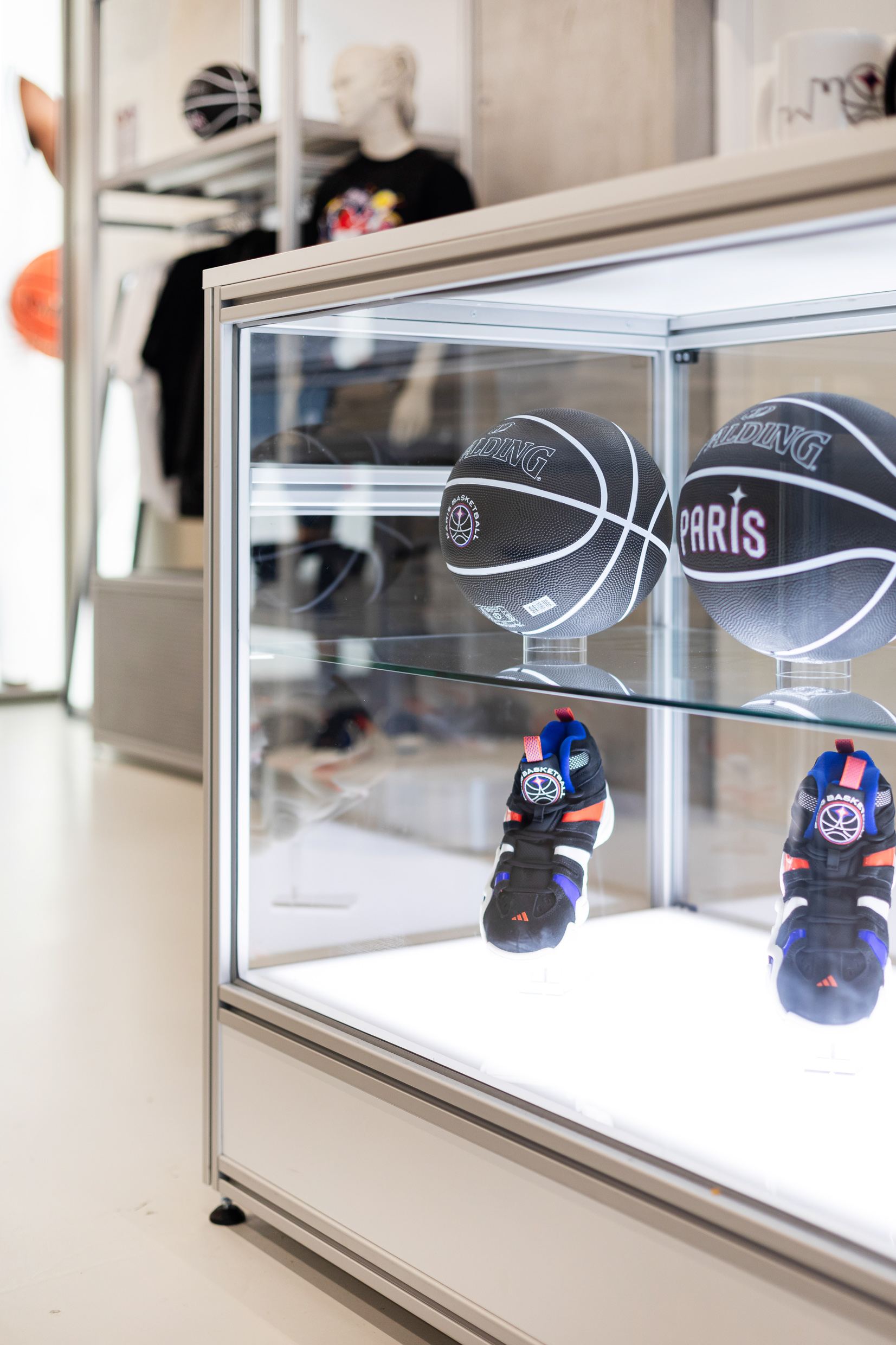 Détail d'agencement, boutique Paris Basketball