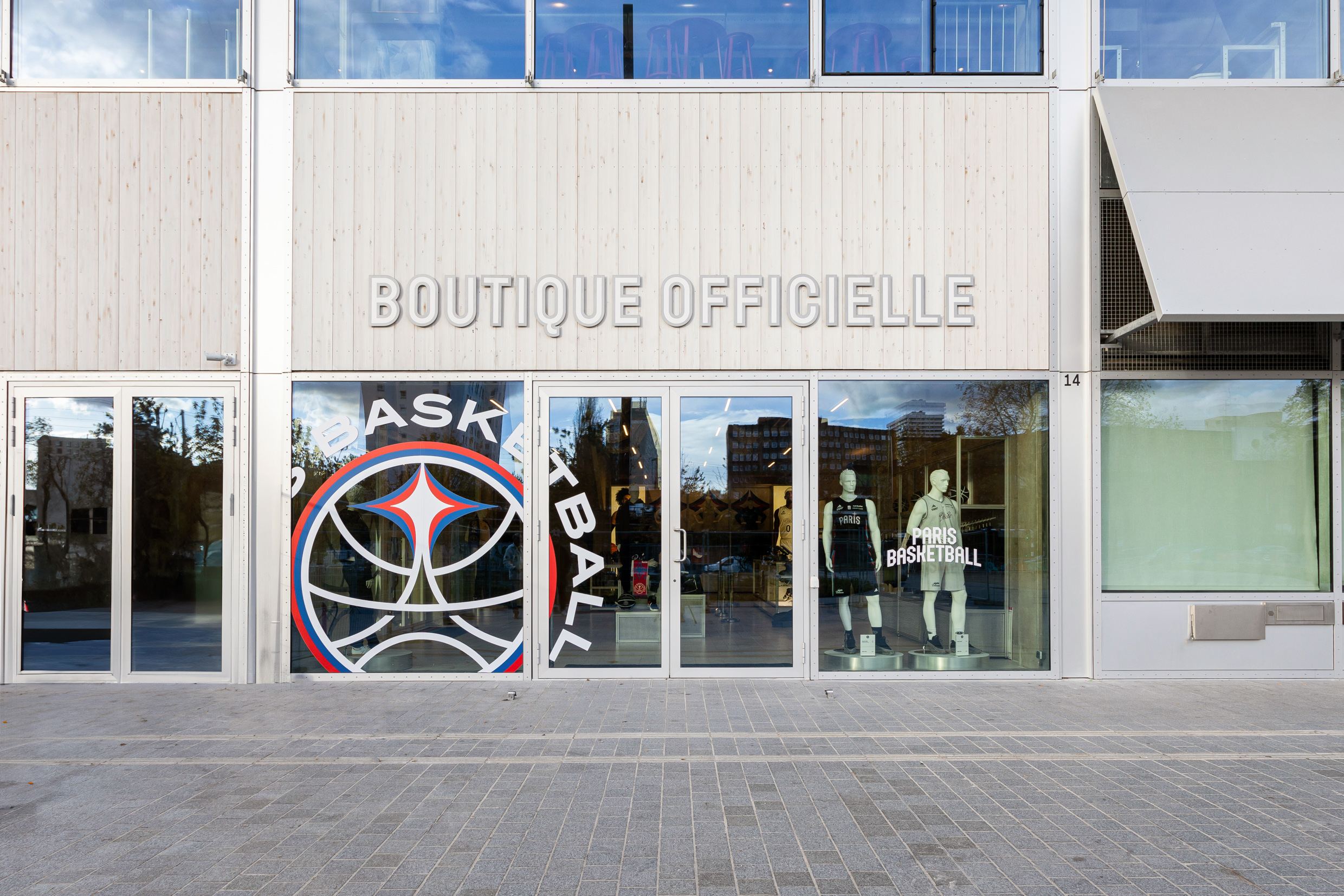 Boutique officielle du Paris Basketball agencée par Isospace