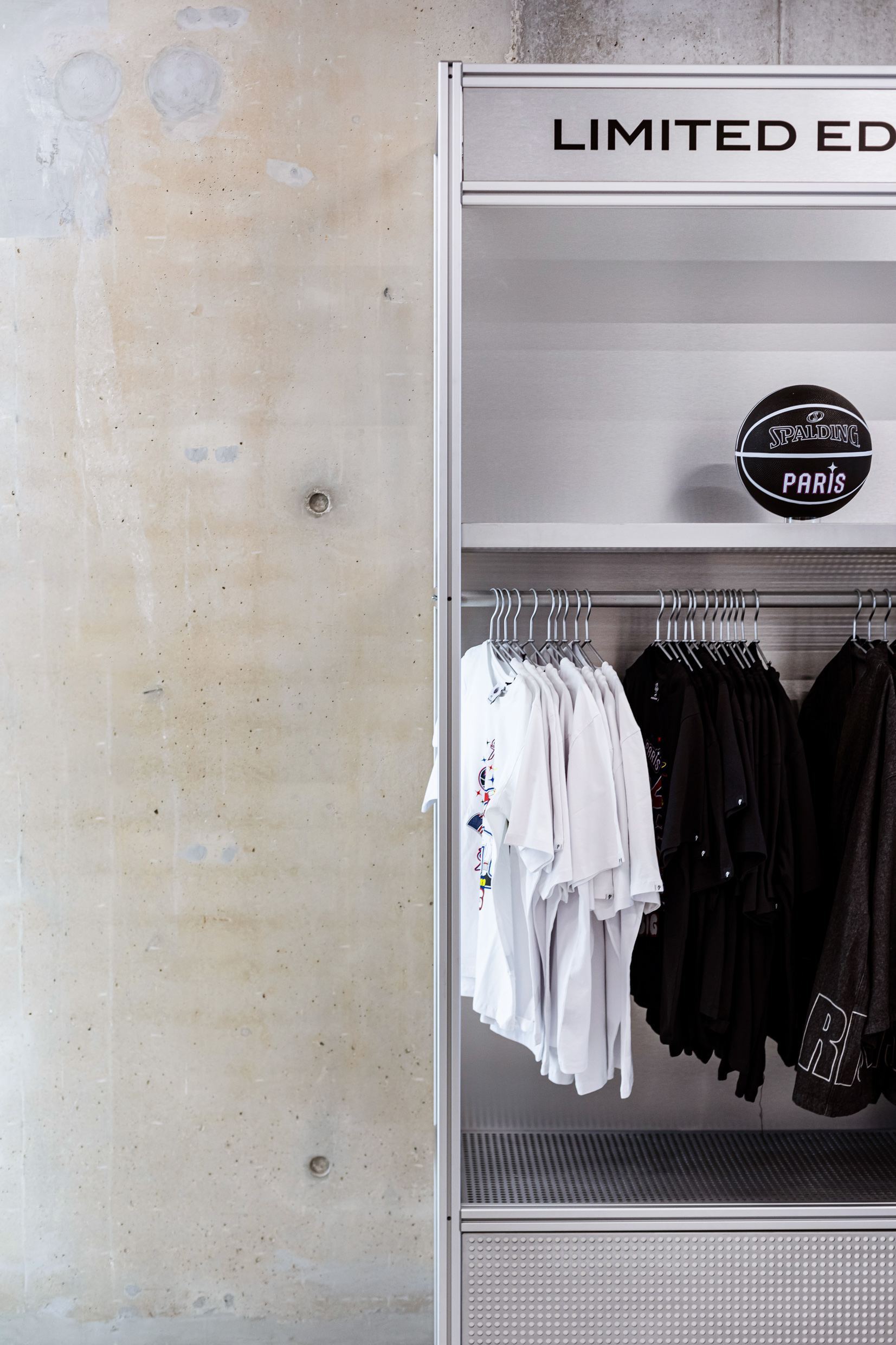Mobilier de la boutique Paris Basketball