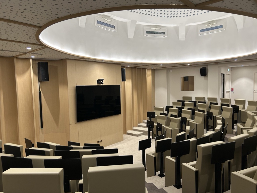 Amphithéâtre Pereire de Federec rénové par Isospace à Paris