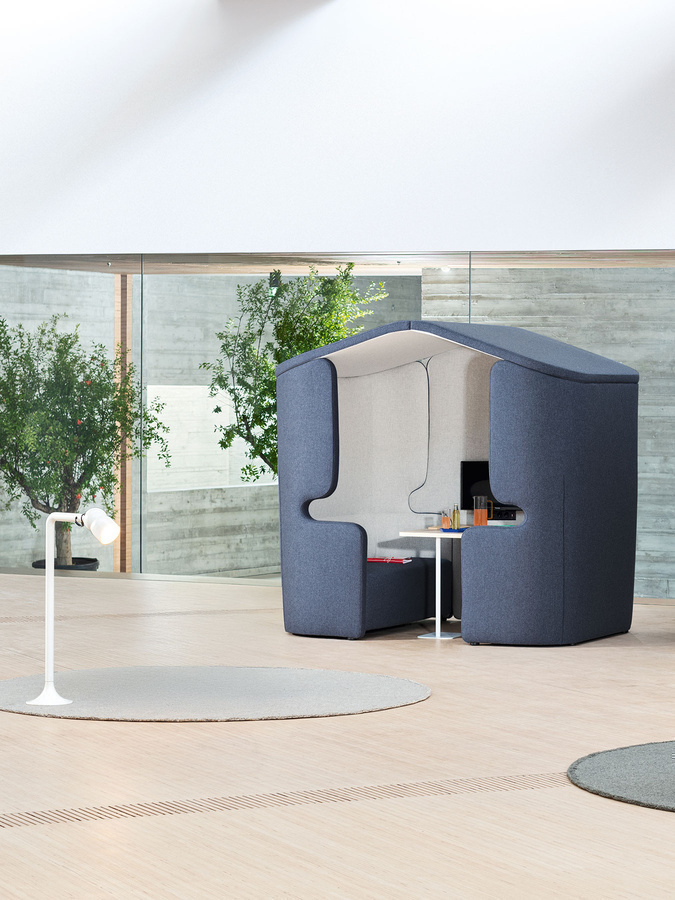 Alcôve acoustique installée dans un open space d’entreprise tertiaire