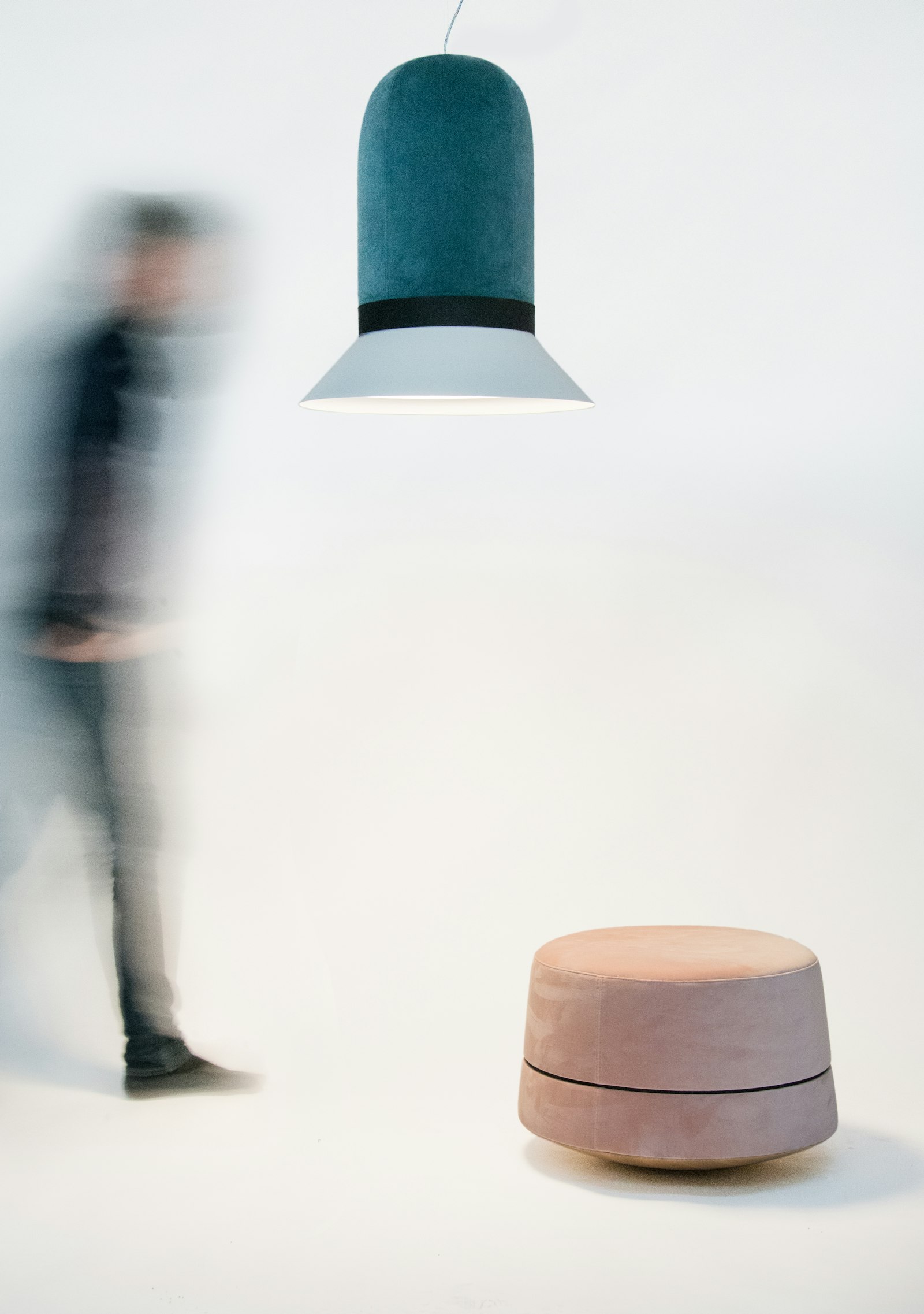 Luminaire acoustique suspendu design en forme de chapeau