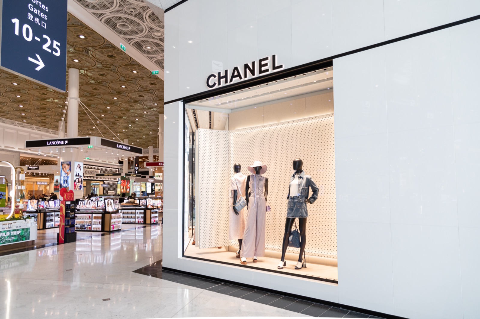 Pop-up store Chanel à l'aéroport de Roissy-CDG par Isospace