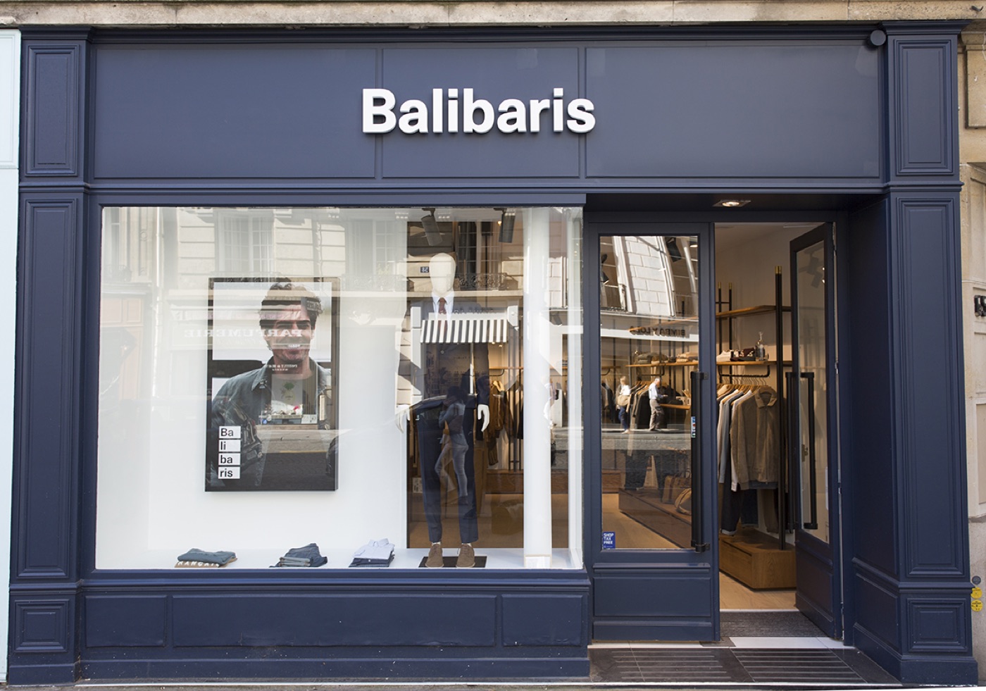 Lettres découpées en relief de la façade Balibaris réalisées par Isospace