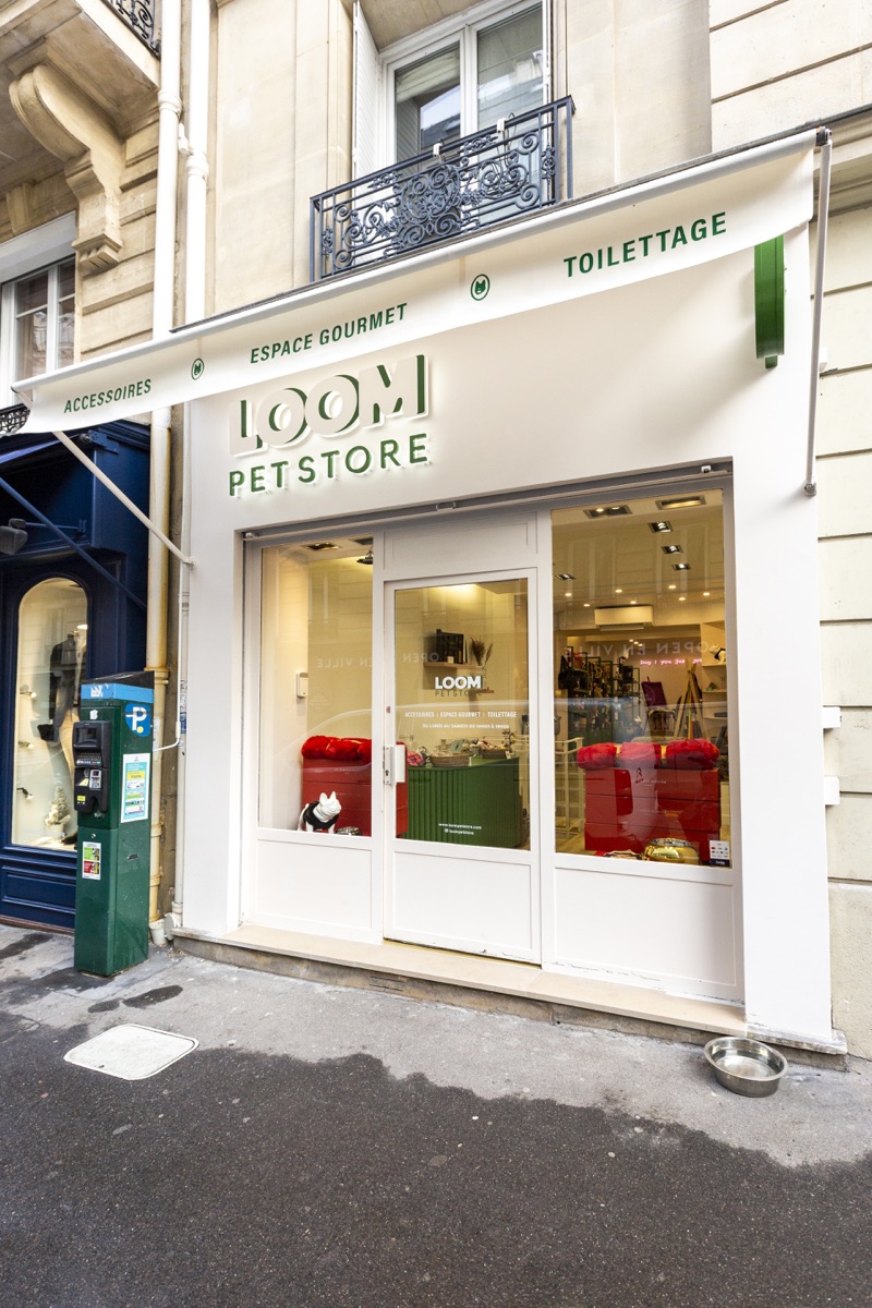 Façade et enseigne du Loom Pet Store fabriquées dans les ateliers Isospace