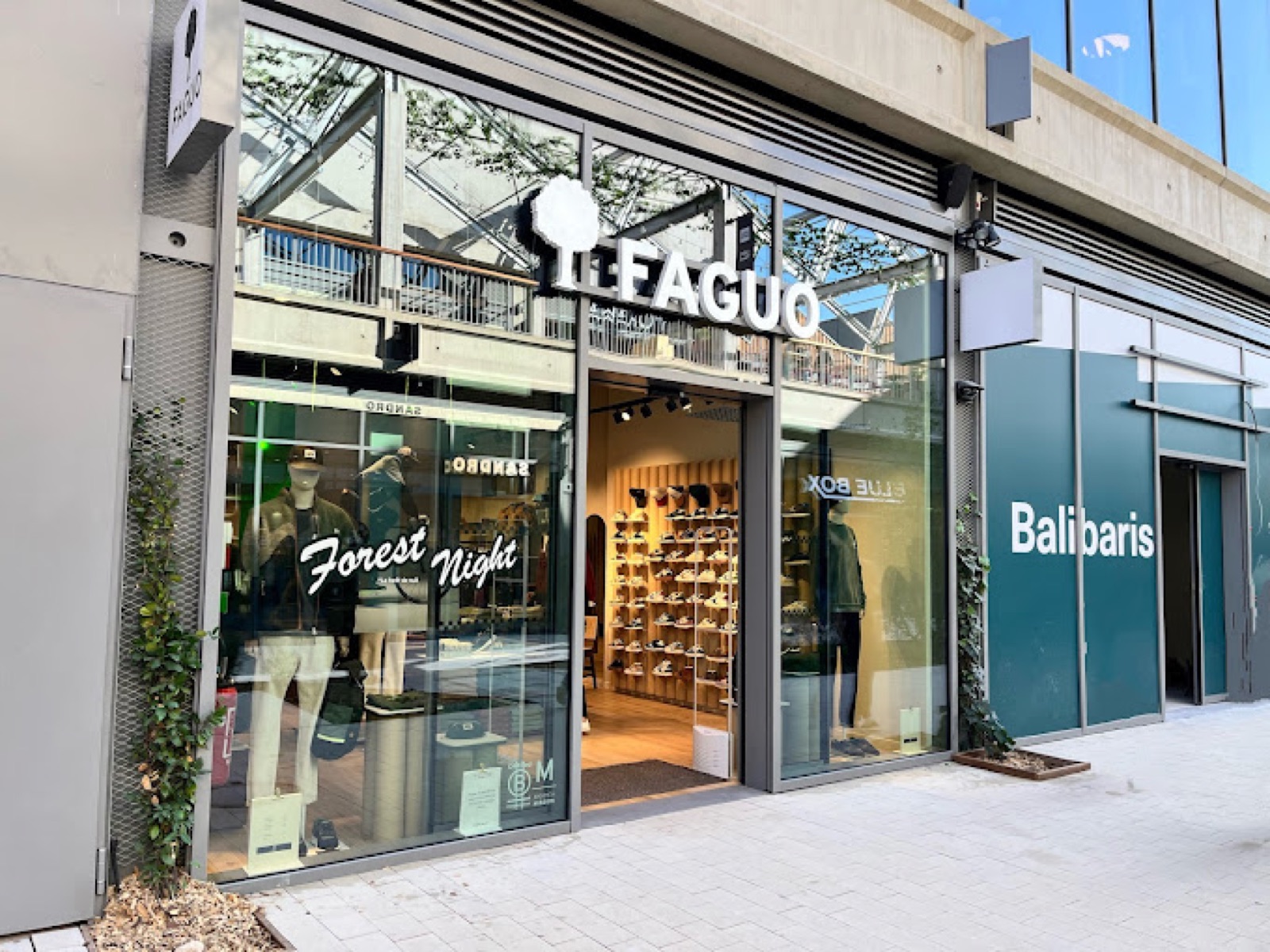 Devanture de la boutique Faguo à Grenoble agencée par Isospace