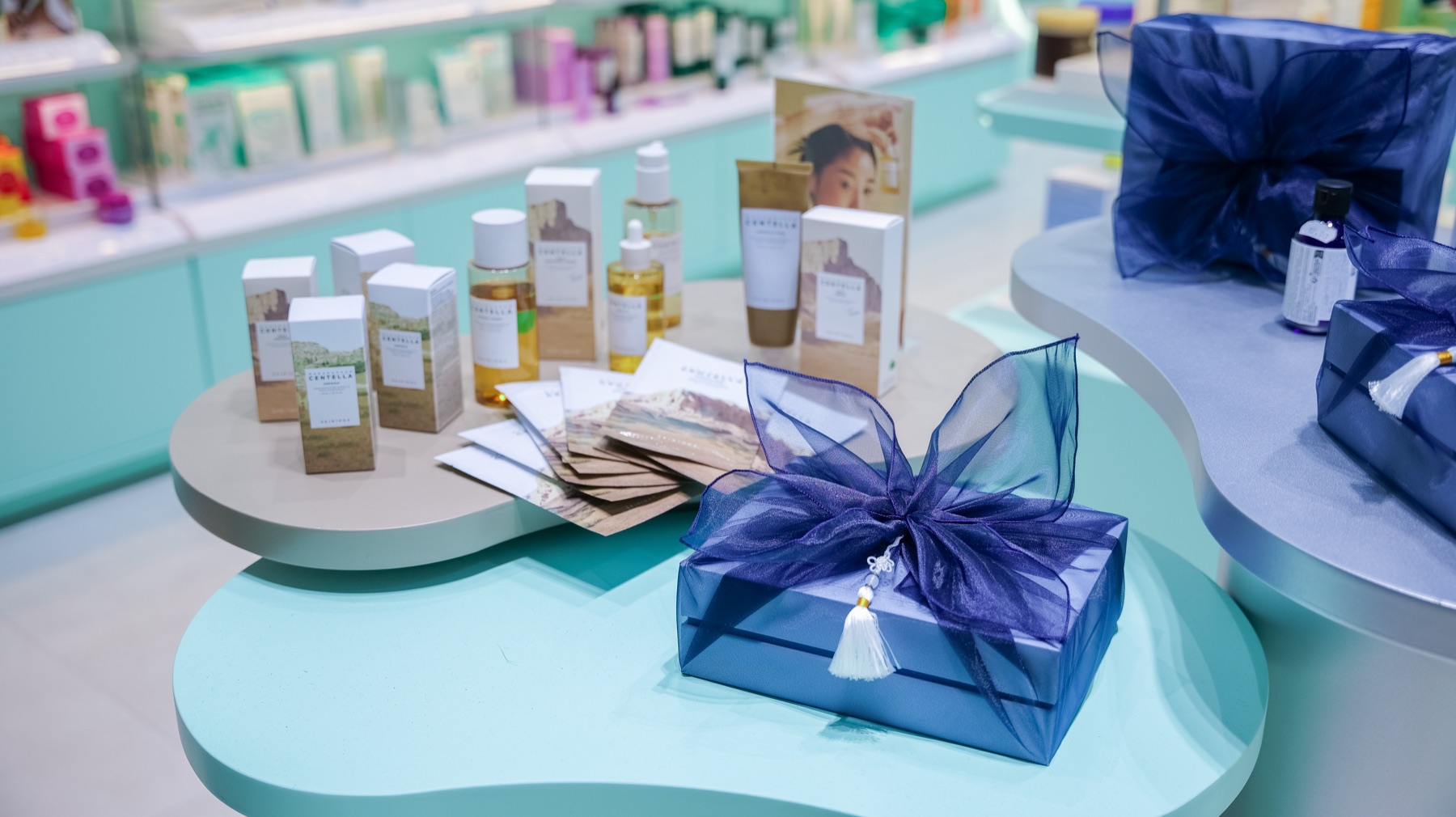 Podium de présentation des coffrets cadeaux, boutique Joo Beauty
