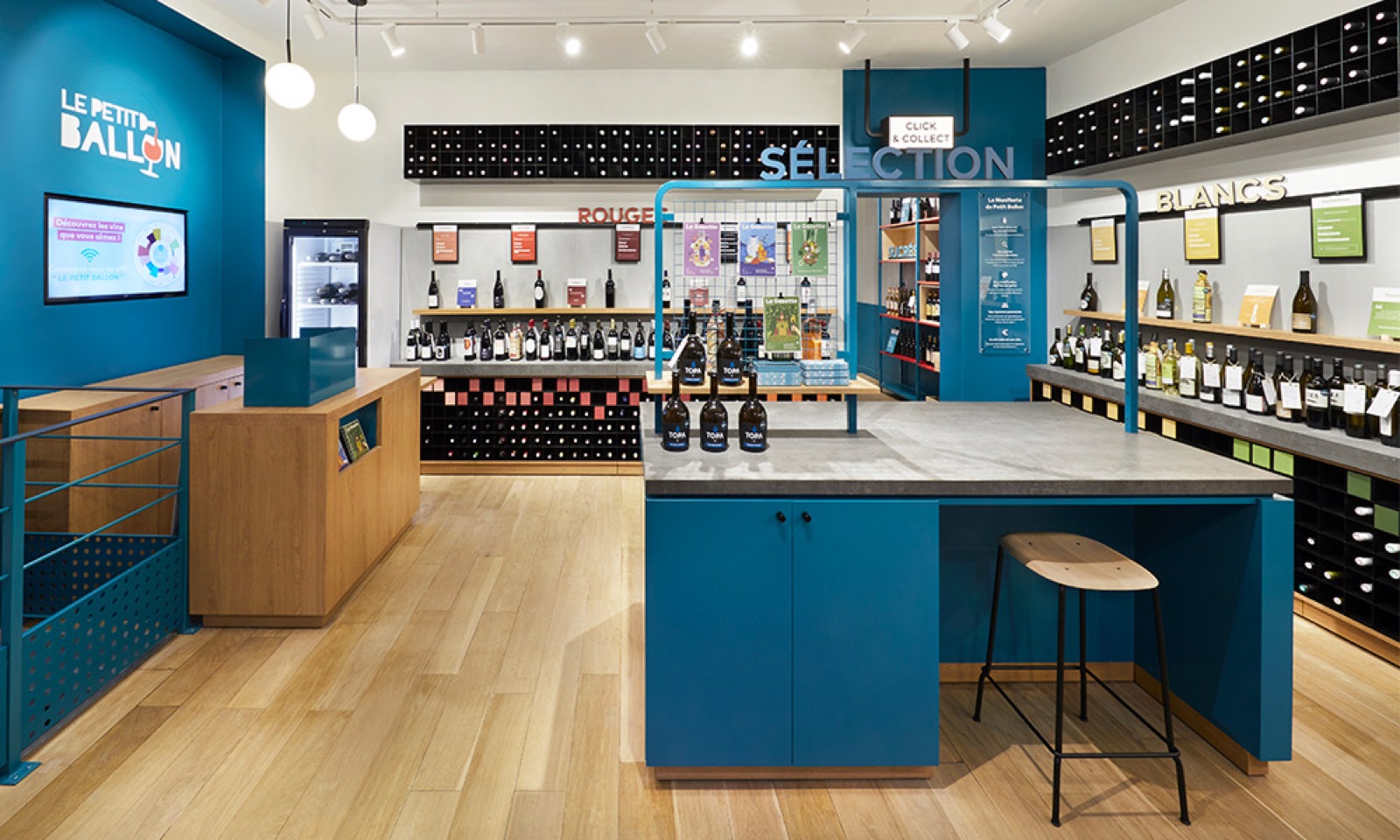 Vue d'ensemble de la boutique Le Petit Ballon à Paris, îlot central et sélection, agencée par Isospace